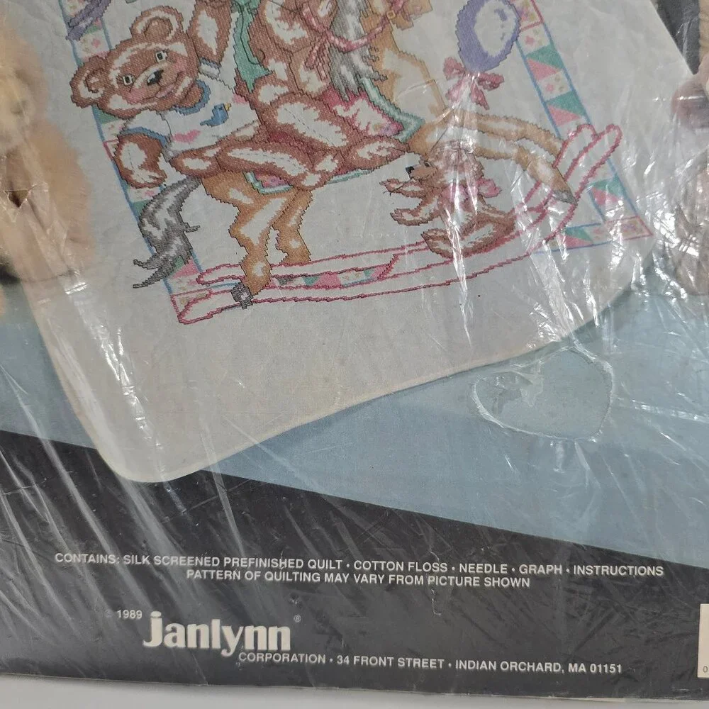 New Janlynn Vtg 1989 Printed-Cross Stitch Rocking Teddies Quilt Kit 34x43 NIP